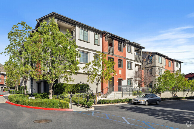 Building Photo - Rockwood at the Cascades