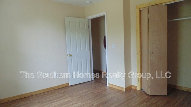 Building Photo - 403 Lenoir St