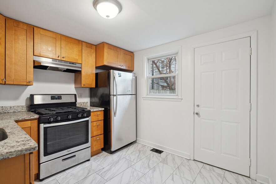 Building Photo - 3079 Tulip St