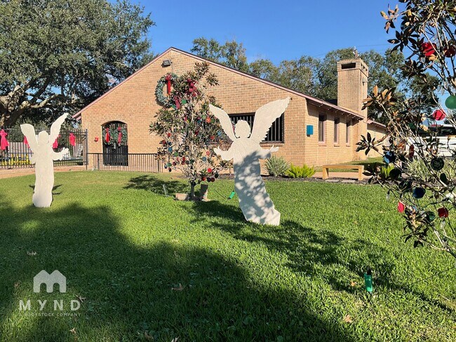 Building Photo - 4003 Highknoll Ln