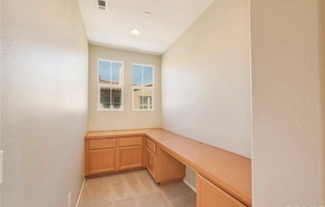 Building Photo - 1800 E Lakeshore Dr