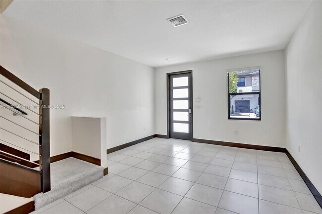 Building Photo - 16011 NW 91st Ct