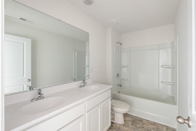Building Photo - 118 Greystone Way