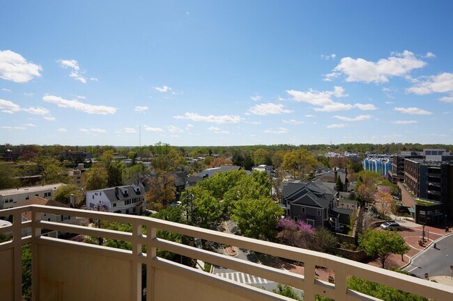 Building Photo - 7111 Woodmont Ave