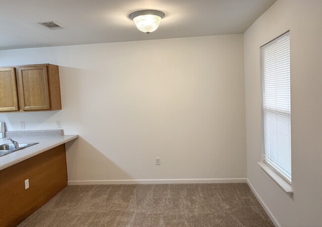 Building Photo - "Charming 2-Bed, 2-Bath Townhouse in Fort Walton Beach!"