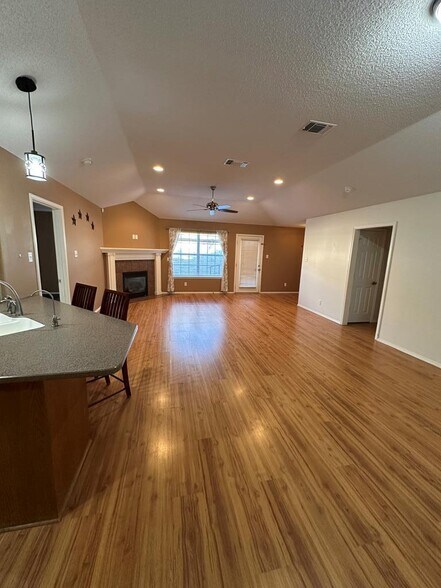 Building Photo - 4230 Green Meadow Dr