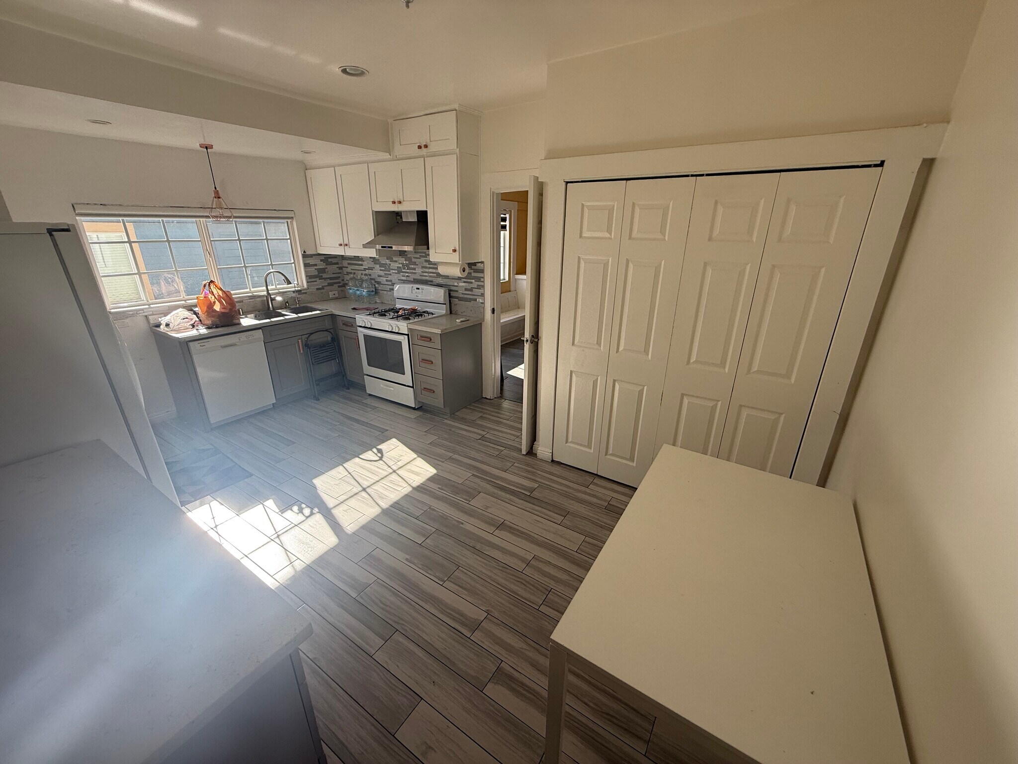 Building Photo - 396 N Mentor Ave