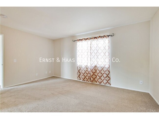 Building Photo - Beautiful Third Floor Condo with City Views!