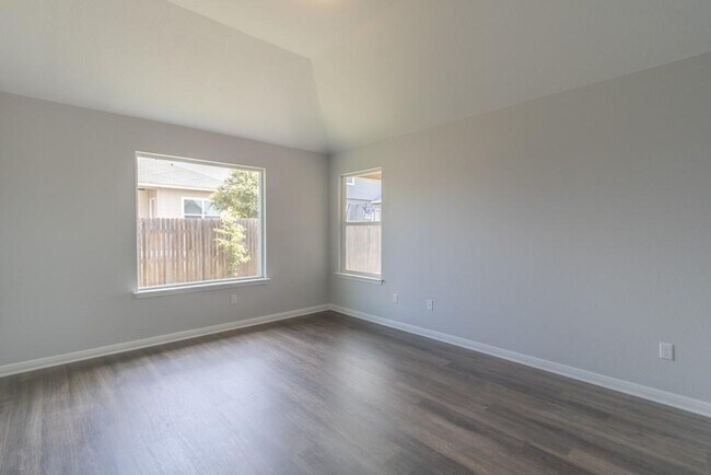Building Photo - 1411 Elbe St