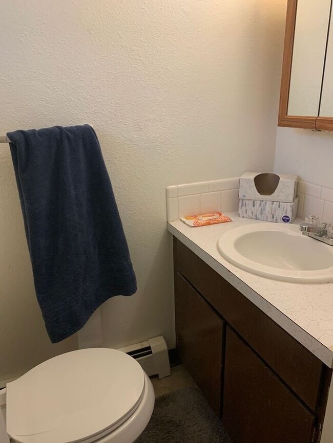 Building Photo - Beautiful 2 Bedroom Town Home! INCLUDED IN...