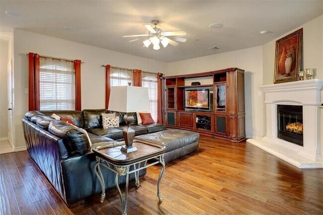 Building Photo - 4100 Comanche Dr