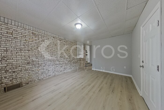 Building Photo - 1822 Sedgefield St
