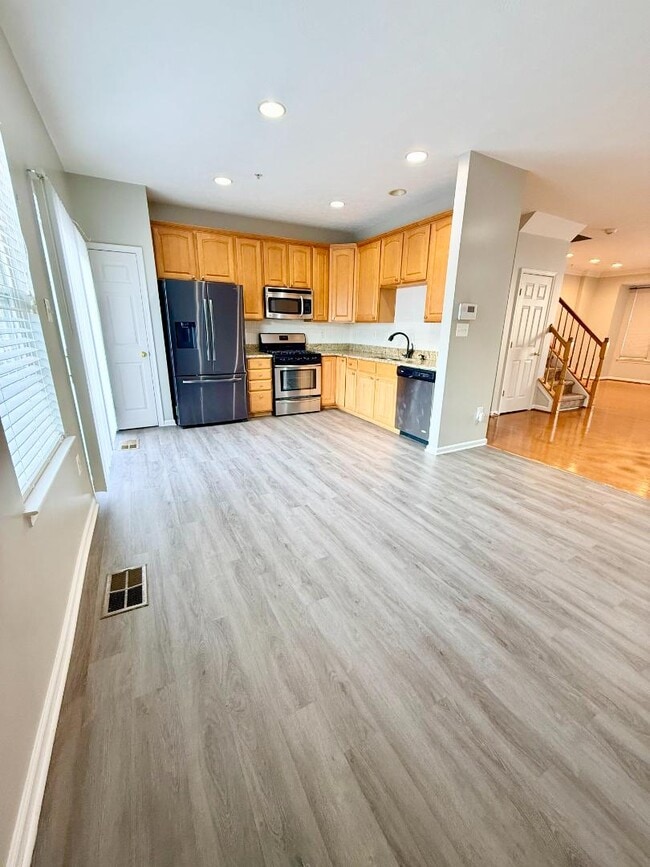 Building Photo - 838 Lowe Rd