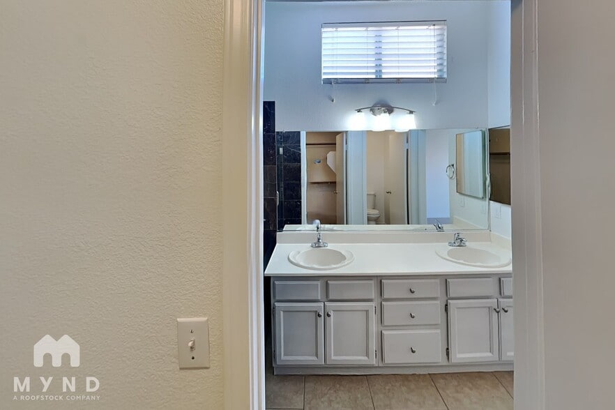 Building Photo - 5574 Crestlock Dr