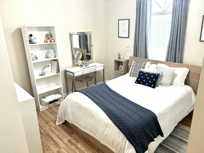 Building Photo - 10614 Lake Shore Dr