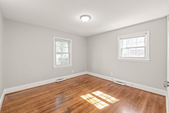 Building Photo - Cute 3-Bedroom Brick Ranch in Oakhurst!