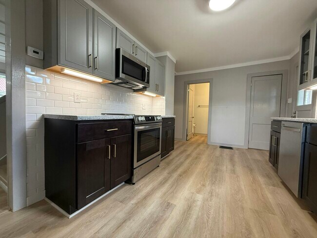 Building Photo - 314 Mcrae