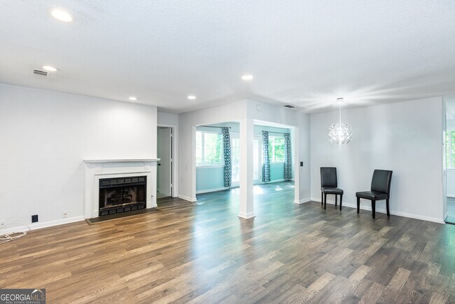Building Photo - 46 Dunwoody Springs Dr