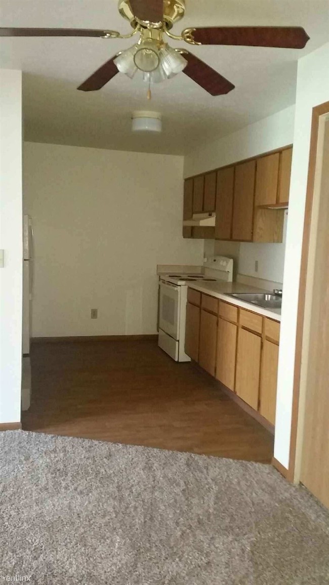 Primary Photo - 2 br, 1 bath Apartment - Skyline Village