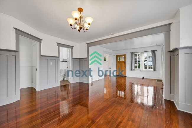 Building Photo - 3 BED & 2 BATH SINGLE FAMILY HOUSE FOR RENT