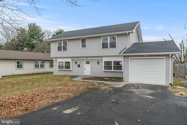 Building Photo - 34 Hinsdale Ln