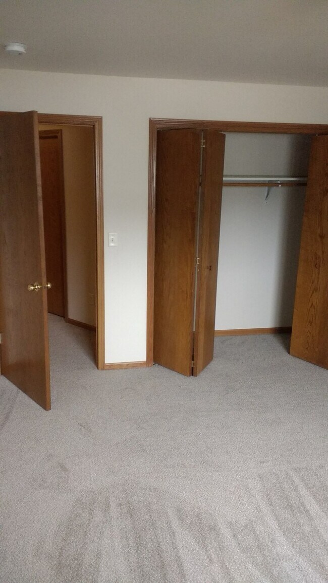 Building Photo - 1025 Pine Cone Ln