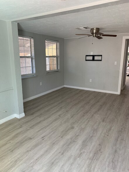 Building Photo - 1116 17th St W