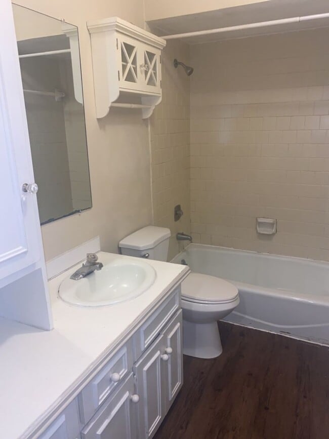 Building Photo - 2953 Pierpont Ave