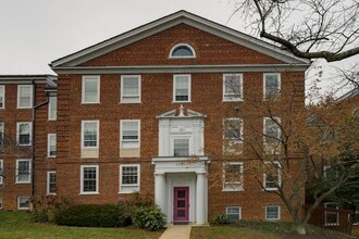 Building Photo - Updated 1BR in Iconic McLean Gardens is the Urban Retreat You've Been Looking For!