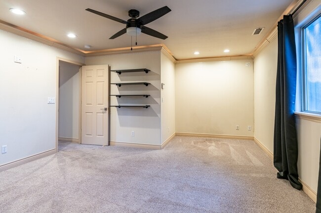 Building Photo - 2070 Pannier Ct