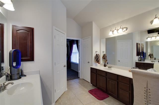 Building Photo - 9816 Gessner Dr