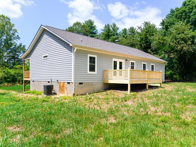 Building Photo - 27 W Chapel Rd