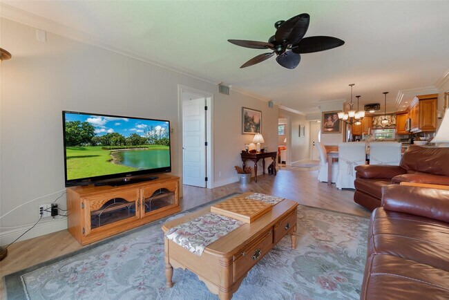 Building Photo - 820 S Hollybrook Dr