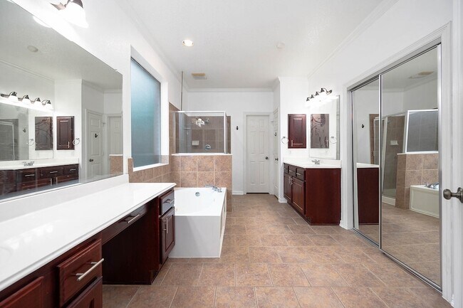 Building Photo - 15119 Shady Gate Ct