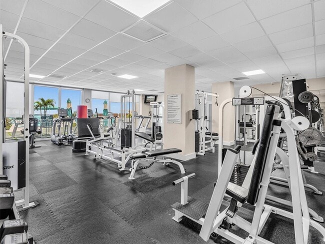 Building Photo - 3140 S Ocean Dr