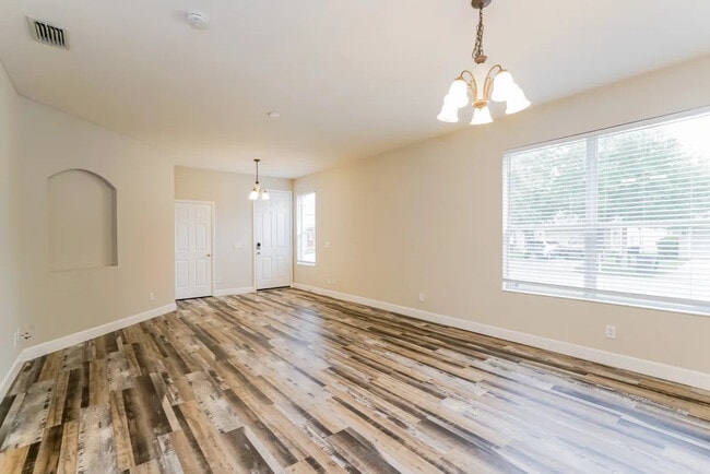 Building Photo - 8561 Deer Chase Dr