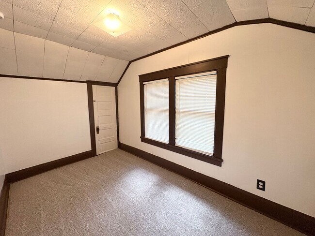 Building Photo - 604 E Emerson St