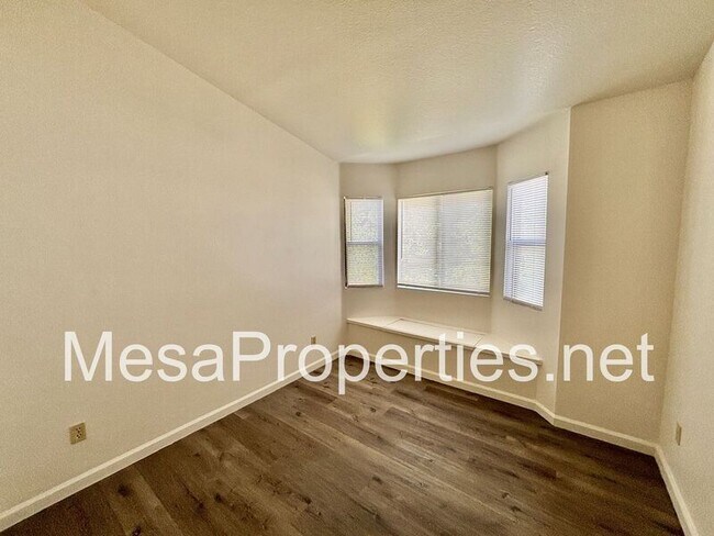 Building Photo - 1584 Sycamore Ln