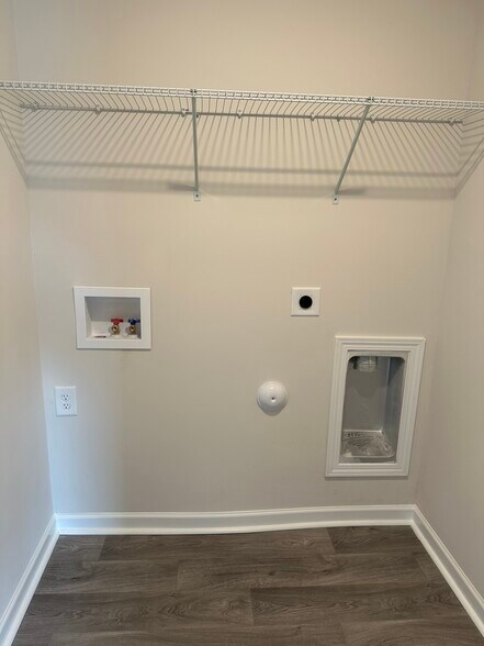 Building Photo - 4101 Laurel Ridge Dr