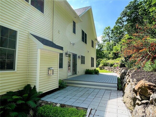 Building Photo - 71 Ledges Rd