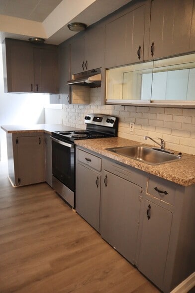 Kitchen - 37 Mead St