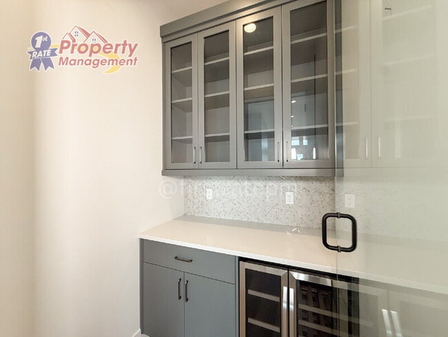 Building Photo - 3024 E Parulo Dr