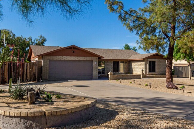 Building Photo - Central & Thunderbird 3 bdrm 2 bath Home w...