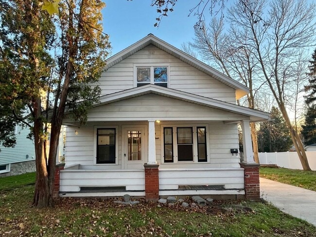 Primary Photo - 3 Bed 1 Bath Single Family Home in Wausau - Now offering a 6 MONTH lease opportunity!