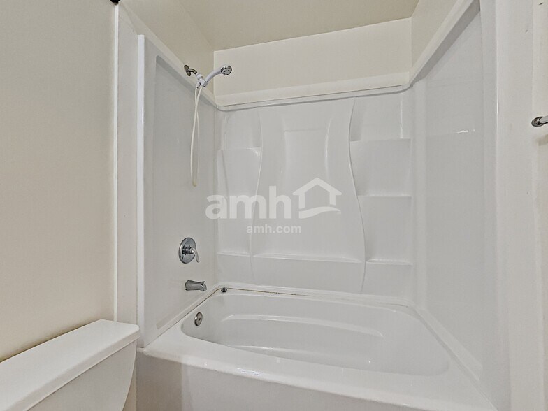 Building Photo - 714 Ridgewood Way