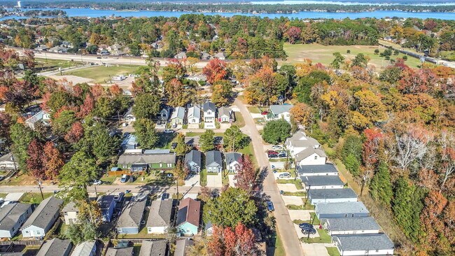 Building Photo - MOVE IN READY - Like NEW built in 2023, this 3 bedroom, 2  bath quaint home provides comfort and ...