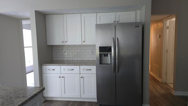 Building Photo - 10480 Summer Creek Dr