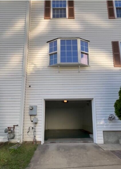 Building Photo - 2691 24th Rd S