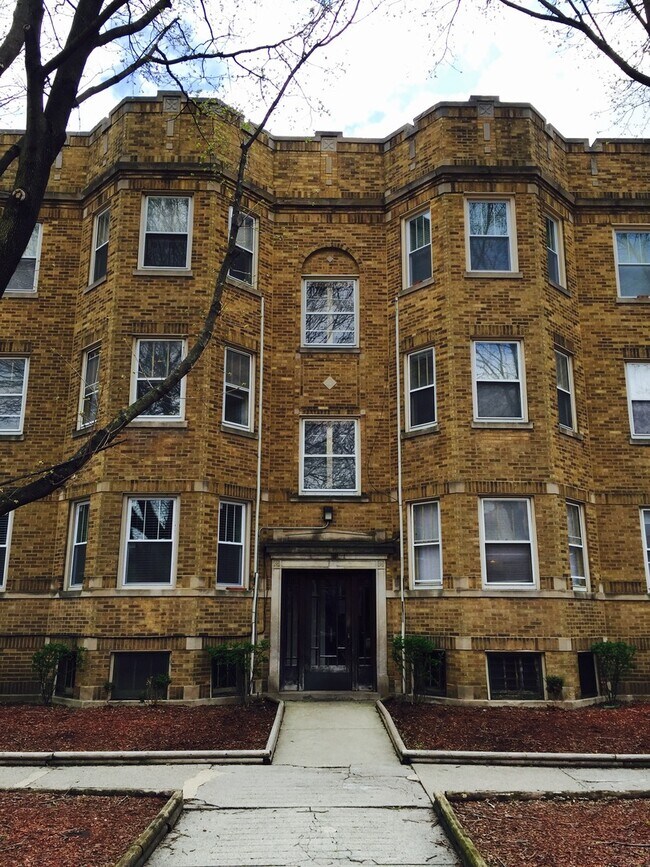 Building Photo - 3701 N Hoyne Ave