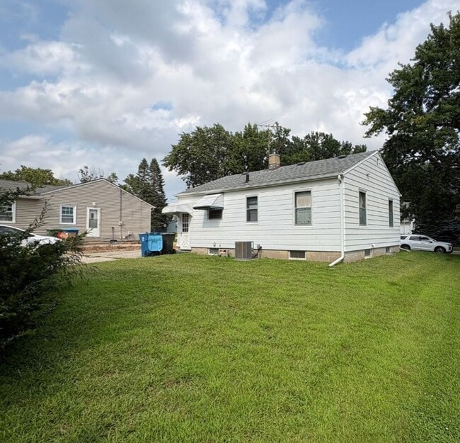 Building Photo - 1324 Lyon Ave